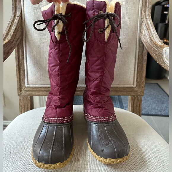 L.L. Bean Tall Quilted Nylon/Sherpa Duck Boots. Size 7. - Picture 2 of 8